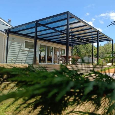 مظلات وسواتر جدة:دليل الاختيار الأمثل لعام 2026 (أنواع، أسعار، وأفضل التصاميم)